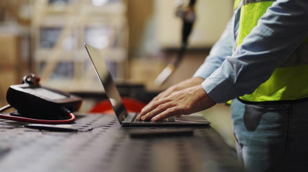 PIM-Entwicklung für automatisierte Arbeitskleidungs-Beschaffung